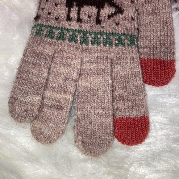 Holiday Reindeer Festive Knit Gloves Tan NEW - Picture 4 of 7